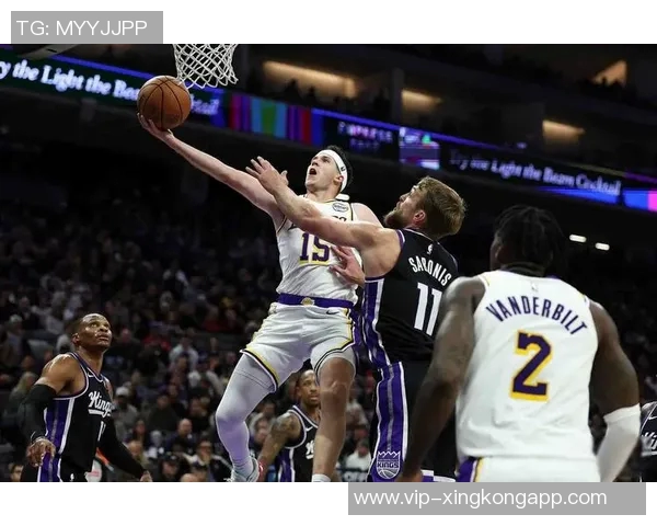 大范分析：里夫斯无球跑动活跃东契奇詹姆斯却选择静止待命